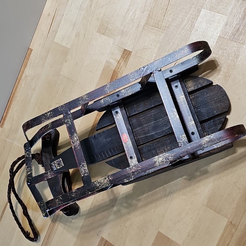 🛷 Vintage Style Wooden & Metal Holiday Sled Decor - Picture 5 of 9